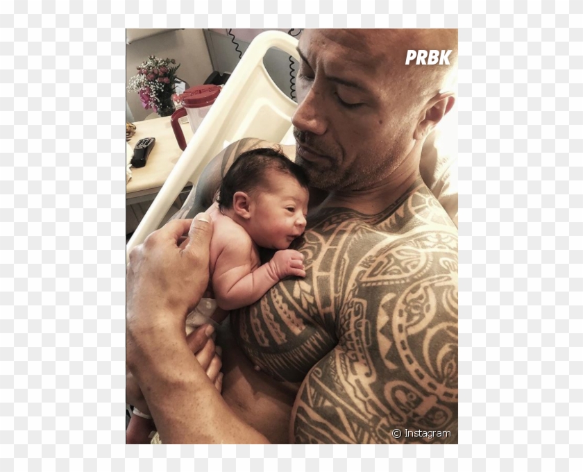 Dwayne Johnson Papa Pour La Troisieme Fois Dwayne Johnson Kevin Hart Baby Hd Png Download 950x599 Pngfind